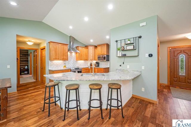 105 Hidden Oaks Circle, Mankato, MN 56001