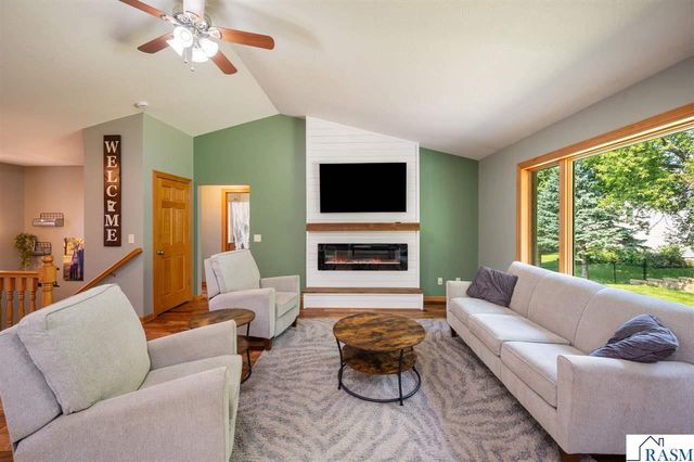 105 Hidden Oaks Circle, Mankato, MN 56001