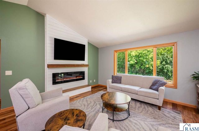 105 Hidden Oaks Circle, Mankato, MN 56001