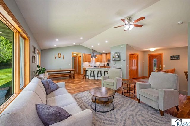 105 Hidden Oaks Circle, Mankato, MN 56001