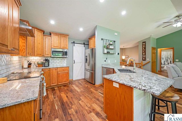 105 Hidden Oaks Circle, Mankato, MN 56001