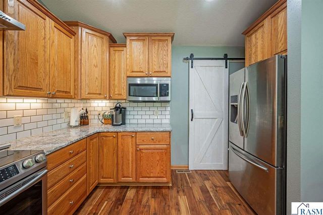 105 Hidden Oaks Circle, Mankato, MN 56001