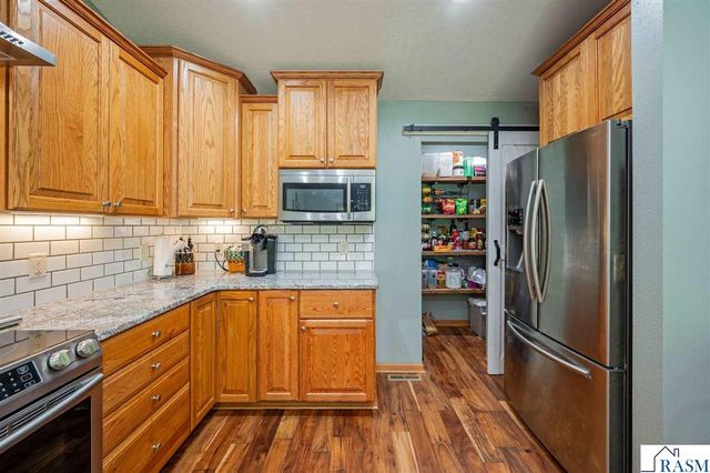 105 Hidden Oaks Circle, Mankato, MN 56001