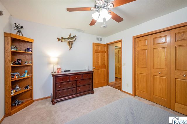 105 Hidden Oaks Circle, Mankato, MN 56001