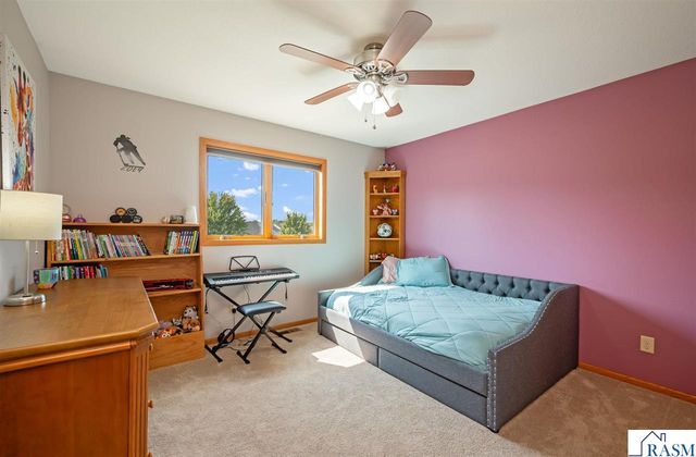 105 Hidden Oaks Circle, Mankato, MN 56001