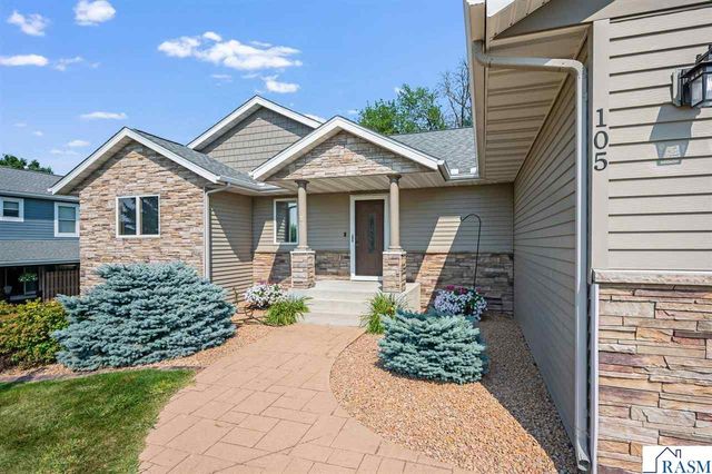 105 Hidden Oaks Circle, Mankato, MN 56001