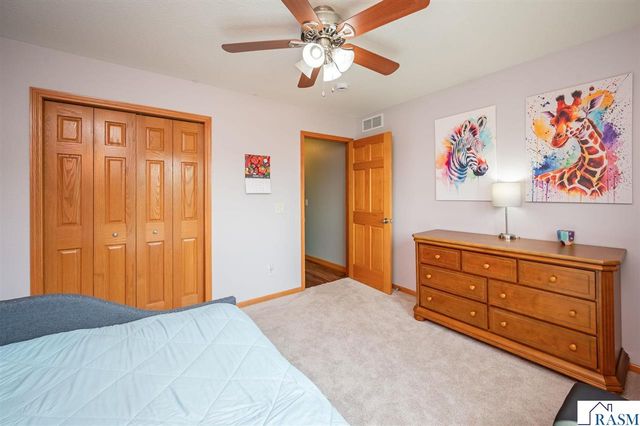 105 Hidden Oaks Circle, Mankato, MN 56001