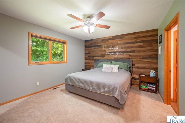 105 Hidden Oaks Circle, Mankato, MN 56001