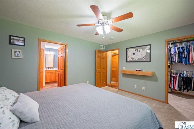 105 Hidden Oaks Circle, Mankato, MN 56001
