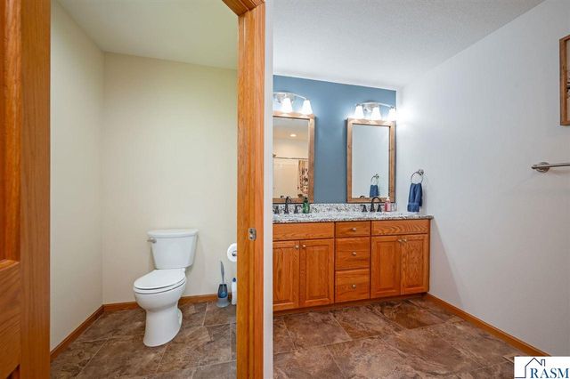105 Hidden Oaks Circle, Mankato, MN 56001