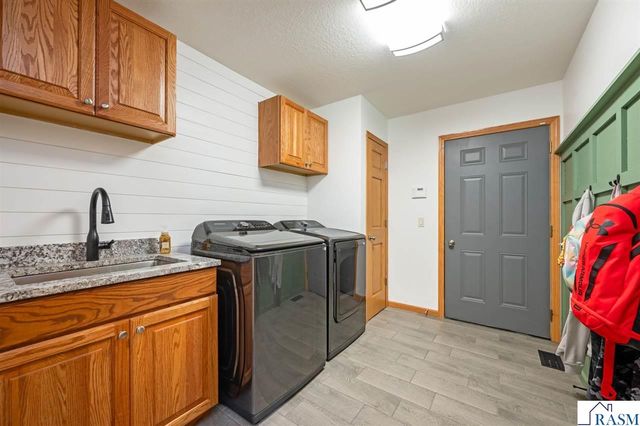 105 Hidden Oaks Circle, Mankato, MN 56001