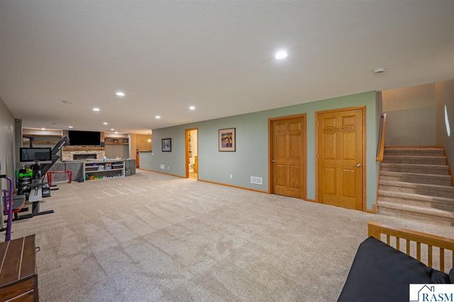 105 Hidden Oaks Circle, Mankato, MN 56001