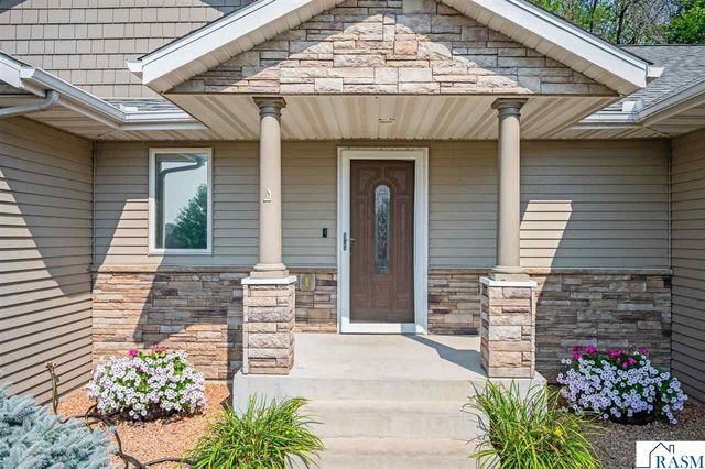 105 Hidden Oaks Circle, Mankato, MN 56001