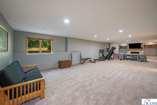 105 Hidden Oaks Circle, Mankato, MN 56001