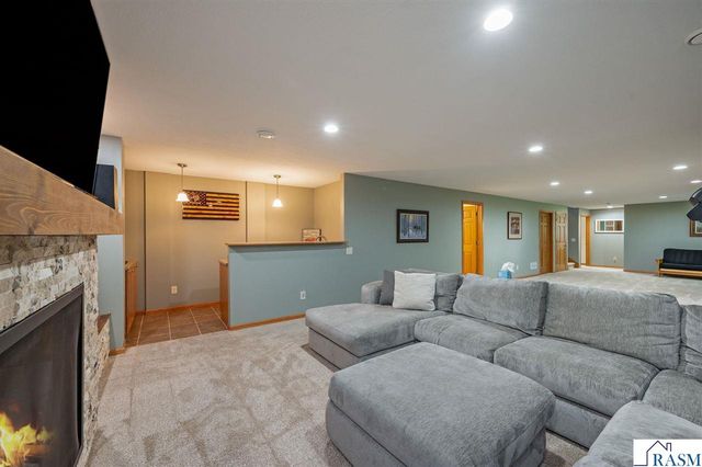 105 Hidden Oaks Circle, Mankato, MN 56001