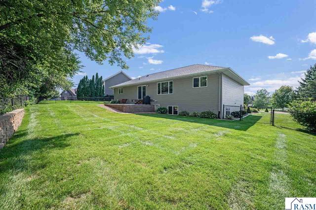 105 Hidden Oaks Circle, Mankato, MN 56001
