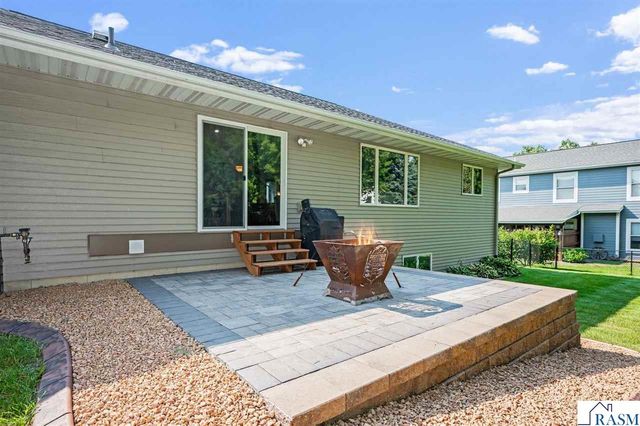 105 Hidden Oaks Circle, Mankato, MN 56001