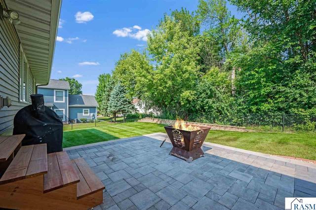 105 Hidden Oaks Circle, Mankato, MN 56001