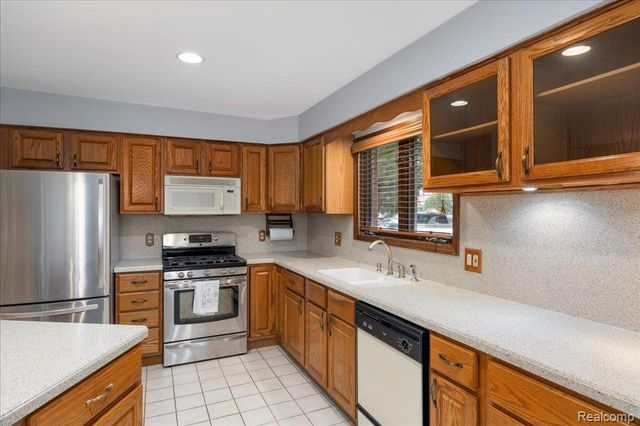 30531 Pembroke Street, Livonia, MI 48152