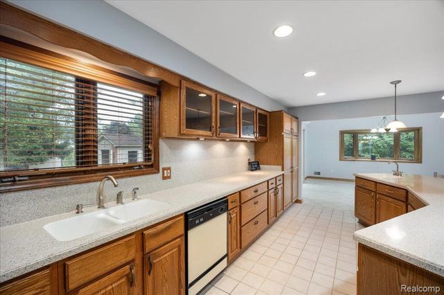 30531 Pembroke Street, Livonia, MI 48152