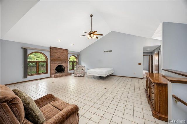 30531 Pembroke Street, Livonia, MI 48152