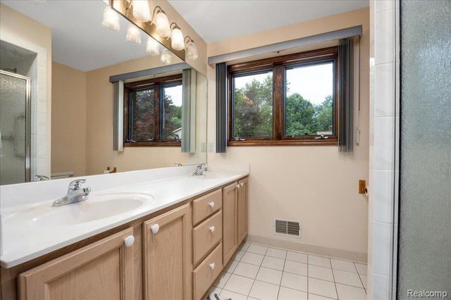 30531 Pembroke Street, Livonia, MI 48152