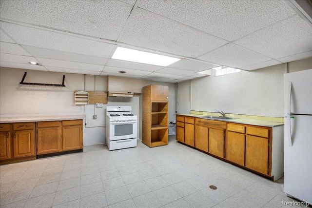 30531 Pembroke Street, Livonia, MI 48152