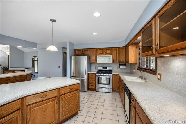 30531 Pembroke Street, Livonia, MI 48152