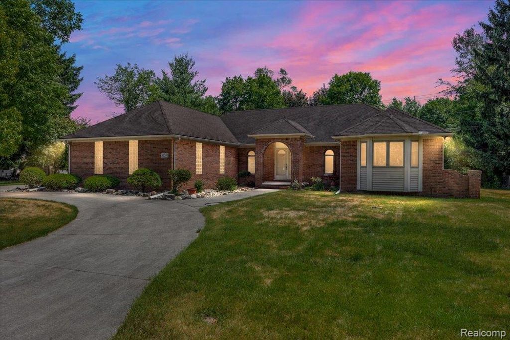 30531 Pembroke Street, Livonia, MI 48152