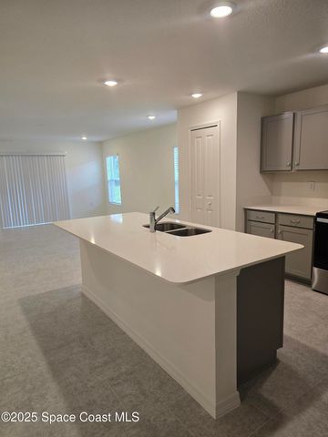 571 SW Richmond Circle, Palm Bay, FL 32908