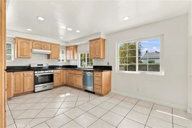 6912 Tahiti, Cypress, CA 90630