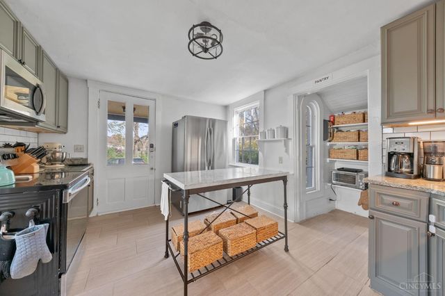 30 E Sharon Road, Glendale, OH 45246