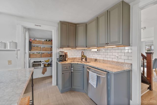 30 E Sharon Road, Glendale, OH 45246