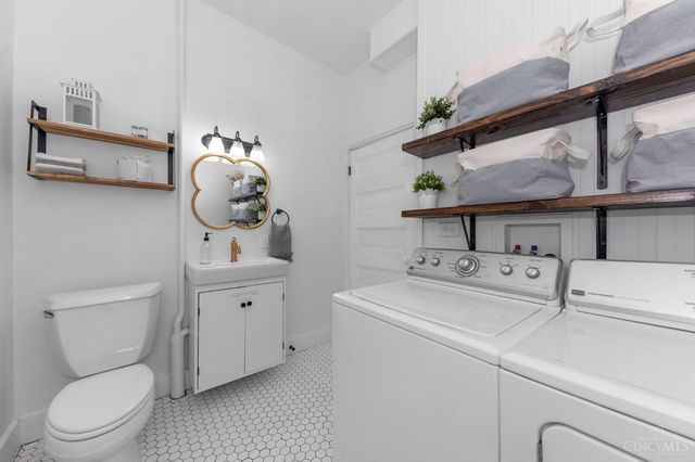 30 E Sharon Road, Glendale, OH 45246