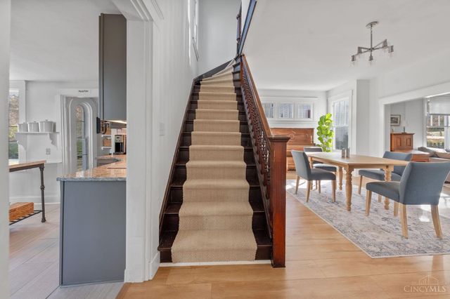 30 E Sharon Road, Glendale, OH 45246