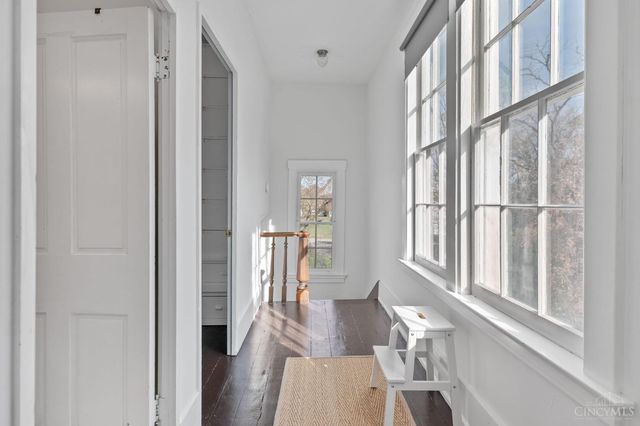 30 E Sharon Road, Glendale, OH 45246