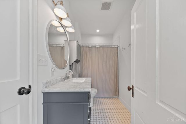 30 E Sharon Road, Glendale, OH 45246