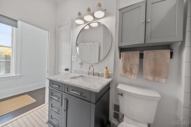 30 E Sharon Road, Glendale, OH 45246