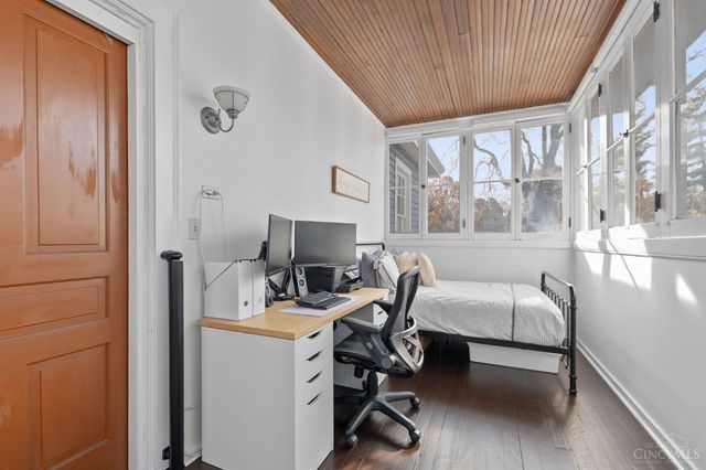 30 E Sharon Road, Glendale, OH 45246