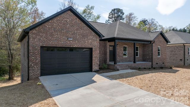 906 4th Street NE, Conover, NC 28613