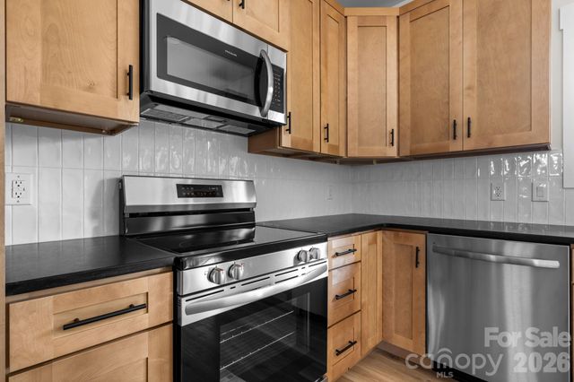 906 4th Street NE, Conover, NC 28613