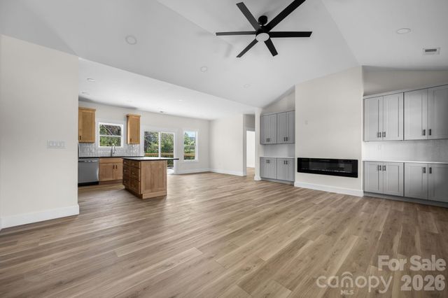 906 4th Street NE, Conover, NC 28613