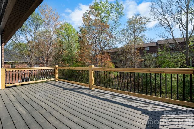 906 4th Street NE, Conover, NC 28613