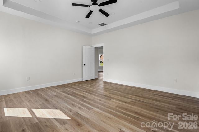 906 4th Street NE, Conover, NC 28613