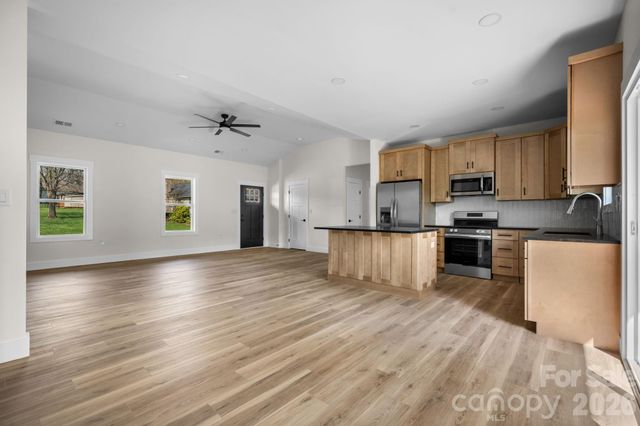 906 4th Street NE, Conover, NC 28613