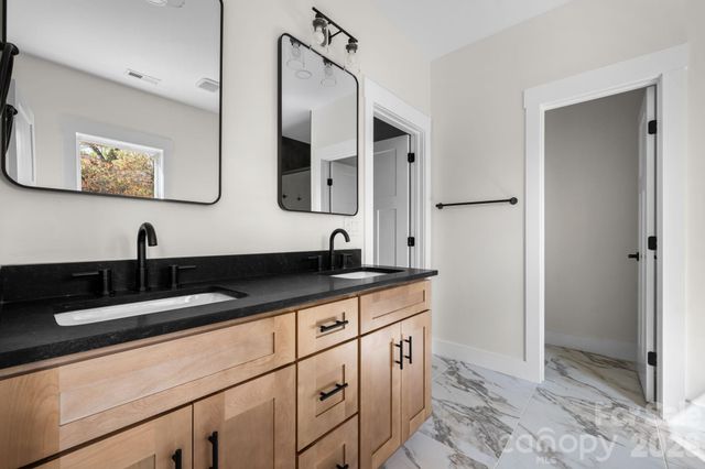 906 4th Street NE, Conover, NC 28613