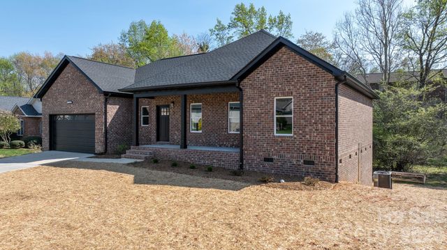 906 4th Street NE, Conover, NC 28613