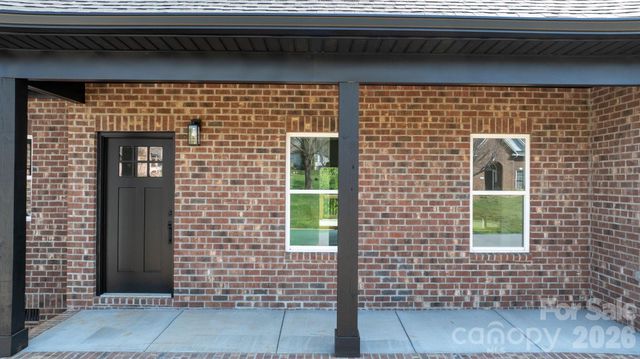906 4th Street NE, Conover, NC 28613