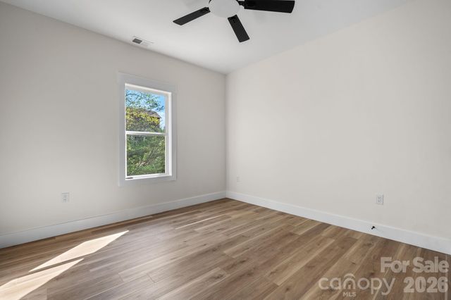 906 4th Street NE, Conover, NC 28613