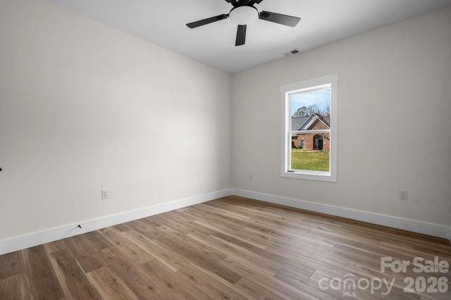 906 4th Street NE, Conover, NC 28613